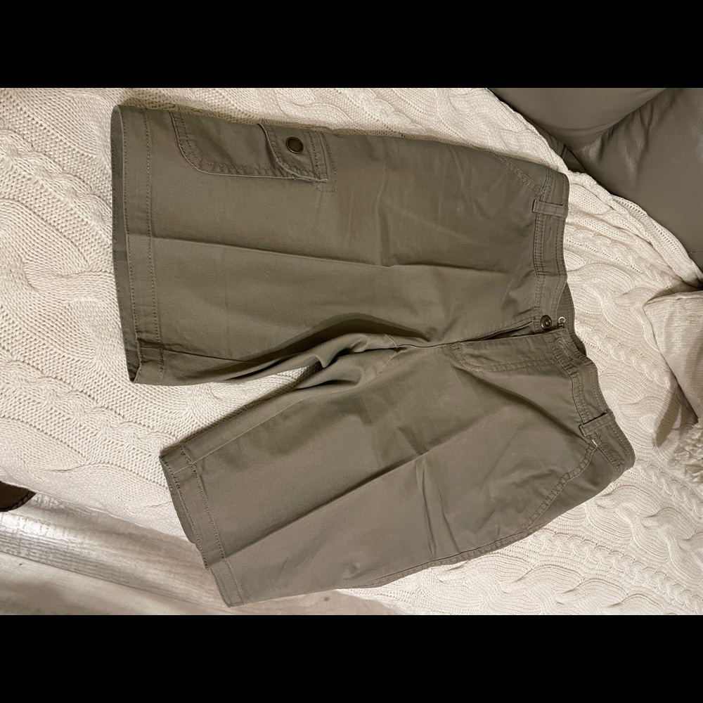 Olive green Bermuda shorts size 6
